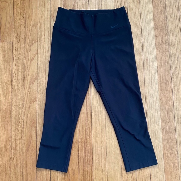 Nike Black Dri-Fit Capri Leggings - Picture 1 of 6